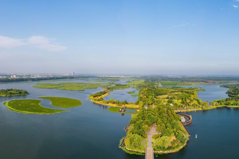防治攻坚战>图片新闻>8月14日,连云港市东海县西双湖湿地公园天蓝水碧