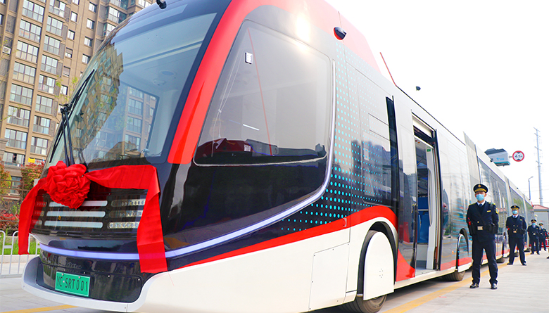 4月16日,全国首条超级虚拟轨道列车——盐城srt一号线正式开通试运行.