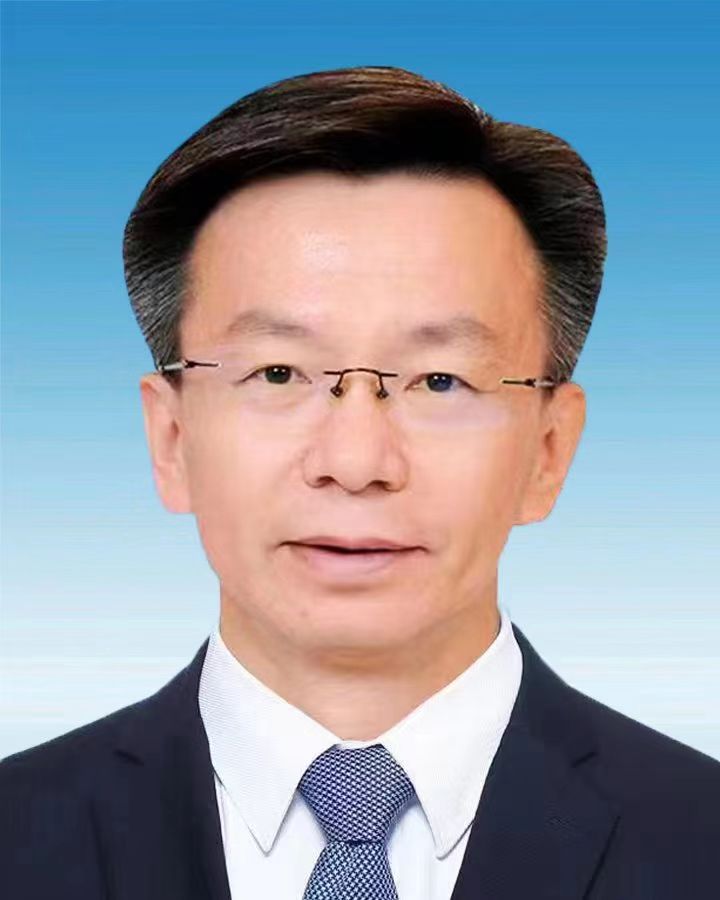 李忠军同志简介