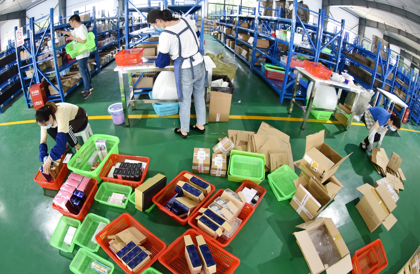 连云港:跨境电商发货忙