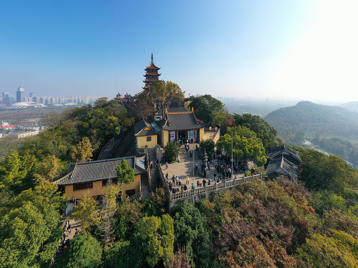 南通:缤纷狼山醉游人