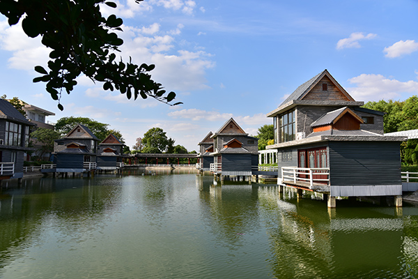 如皋:蓝天碧水入画来 村民出门即是景