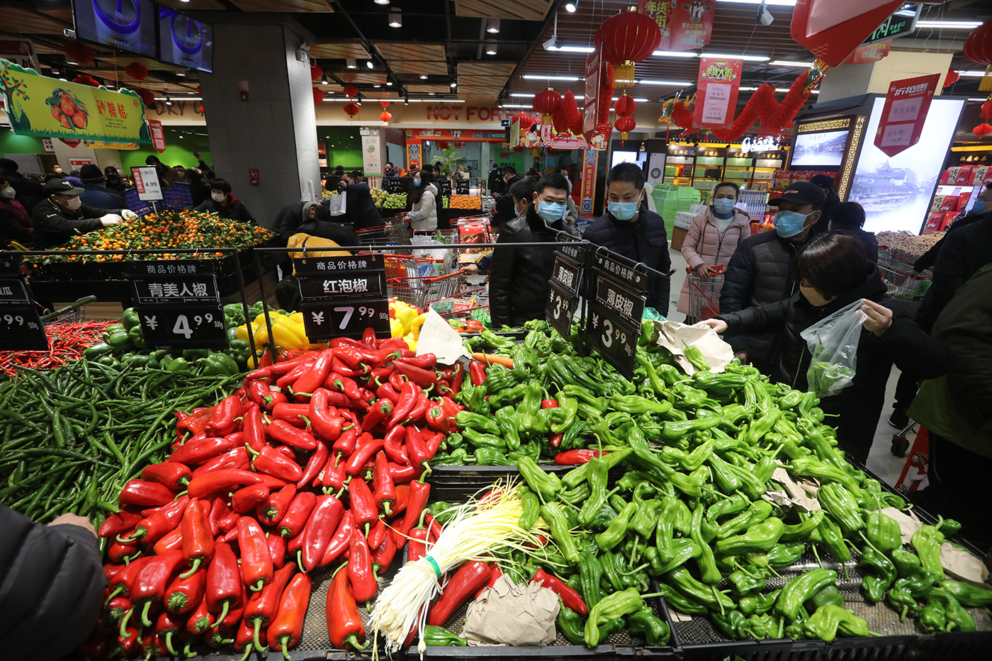2020年1月29日,南京市各大生活超市正常营业,部分农贸市场放弃春节