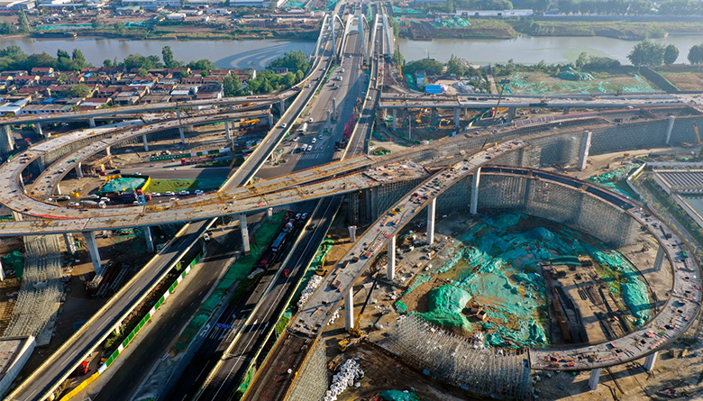 徐州徐韩公路快速化改造工程秦洪立交雏形初现