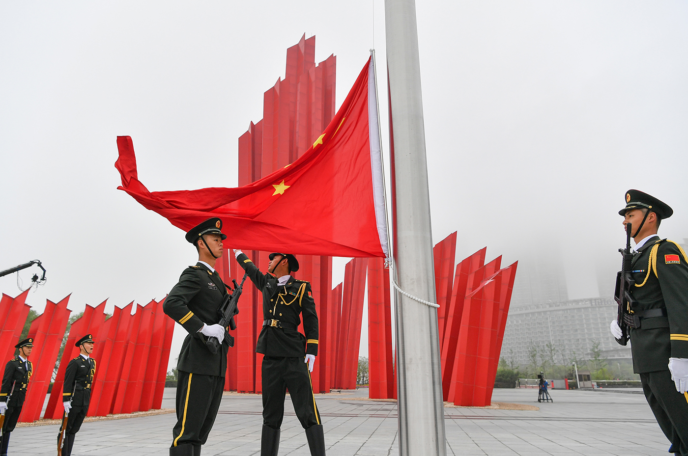 庆祝渡江战役胜利暨南京解放70周年升国旗仪式在宁举行